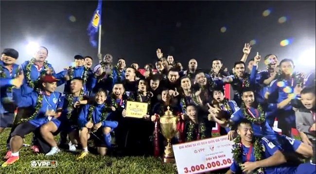 V-League,CLB Hà Nội,Quảng Nam,Văn Quyết