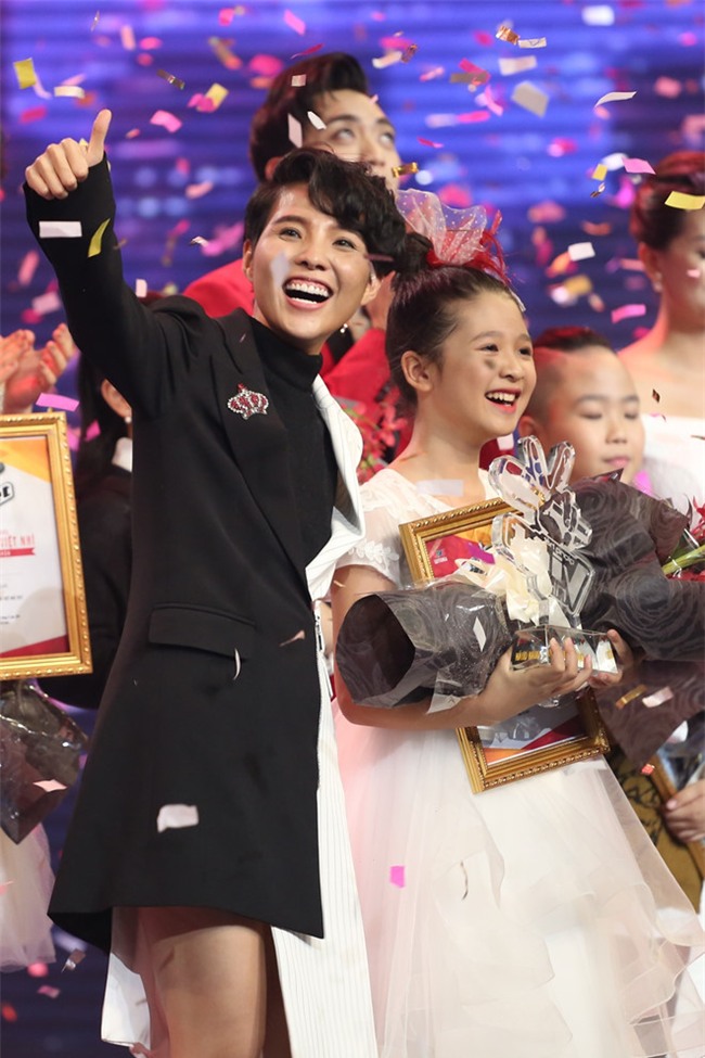 'Adele nhi' 11 tuoi dang quang Giong hat Viet nhi 2017 hinh anh 2