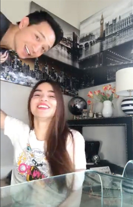 ho ngoc ha nguong do mat khi kim ly bat ngo tho dau vao luc co dang livestream - 2