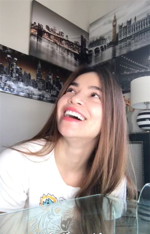 ho ngoc ha nguong do mat khi kim ly bat ngo tho dau vao luc co dang livestream - 3