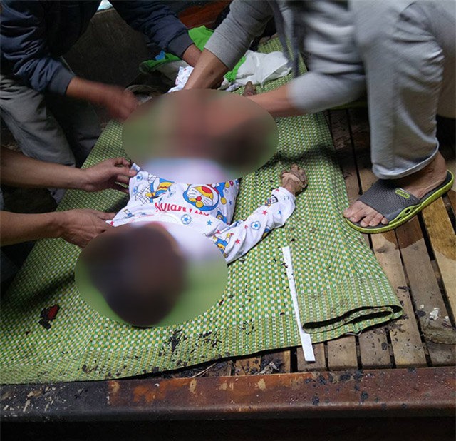 ngoi nha boc chay khi 3 anh em o nha, be 4 tuoi chet thuong tam - 2