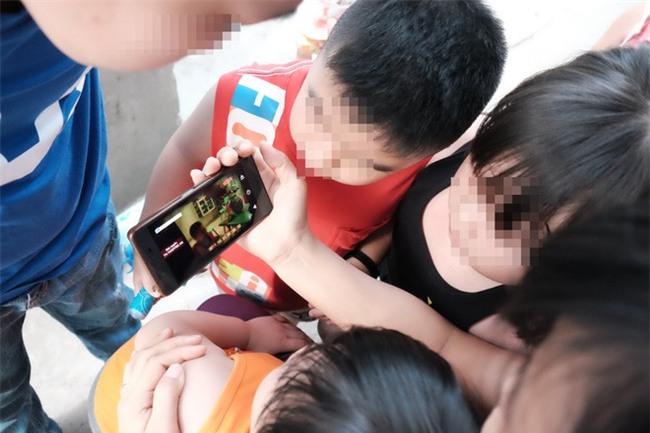 Phụ huynh trẻ bị bảo mẫu bạo hành dã man ở Sài Gòn: “Nhiều lần tôi đề nghị xem camera nhưng cô đều từ chối - Ảnh 4.