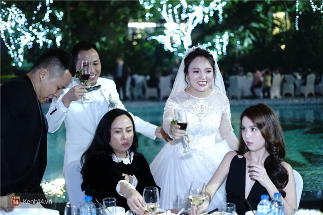 Sau khi hủy kết bạn trên mạng xã hội vì mâu thuẫn, Khắc Tiệp vui vẻ đăng ảnh chụp cùng Ngọc Trinh - Ảnh 1.