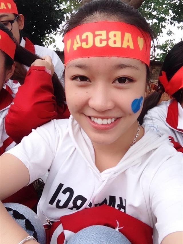 Cả lớp thuộc bài làu làu nhờ cô bạn hát Sóng của Xuân Quỳnh quá hay!-2