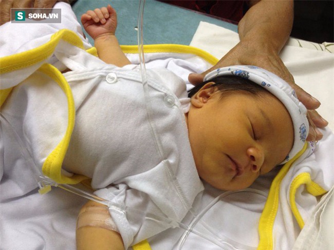 Bác sĩ hết hồn những “bí kíp tự chế chữa vàng da cho trẻ sơ sinh - Ảnh 1.