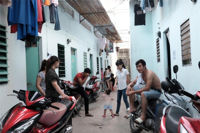 Người dân xung quanh trường Mầm Xanh: Trước tôi gởi con thấy bị chảy máu mũi, gãy tay, tôi sợ quá gởi đi nơi khác - Ảnh 9.