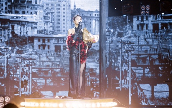 Miu Lê càng ngày càng khác lạ từ gương mặt cho đến gu thời trang xấu thảm-3