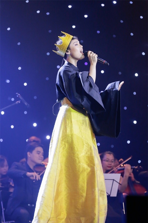 Miu Lê càng ngày càng khác lạ từ gương mặt cho đến gu thời trang xấu thảm-6