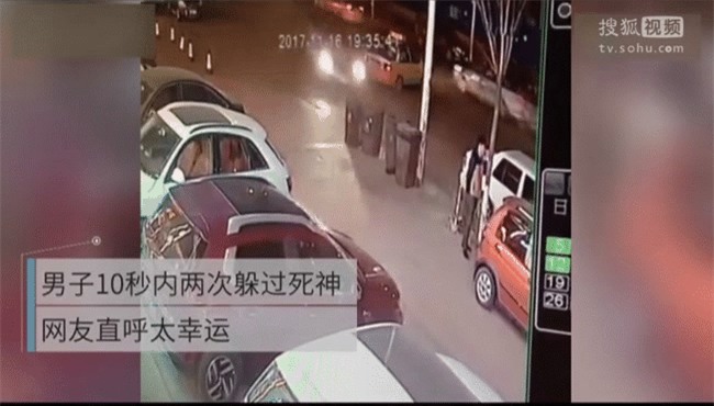 Đang mải mê nấu cháo điện thoại, anh chàng không hề biết mình sắp thoát khỏi tử thần 2 lần - Ảnh 2.