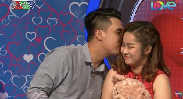 bmhh: co gai di lai bang xe buyt, doi sau nay di xe hoi khien chang trai 