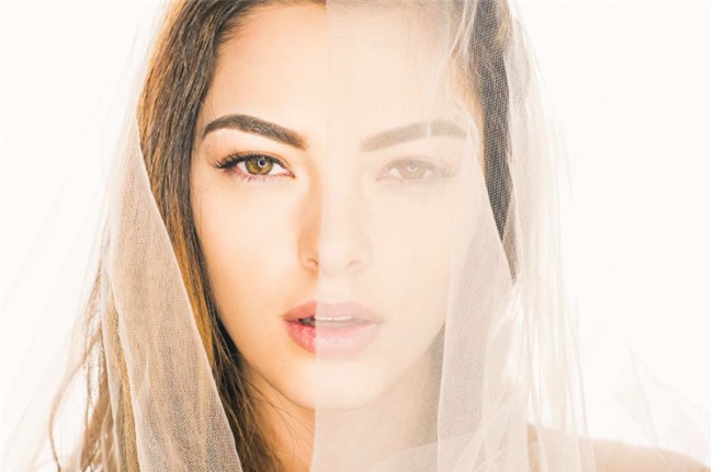 Bạn có nhận ra đây là Tân Hoa hậu Hoàn vũ không? Hình ảnh ở đêm chung kết chính là do cô ấy bị lớp makeup hại đấy! - Ảnh 7.