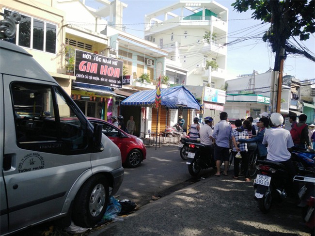 Vụ bé trai 6 tuổi bị bảo vệ tổ dân phố cắt cổ tử vong: Con ơi, con đâu rồi về với ngoại đi mà