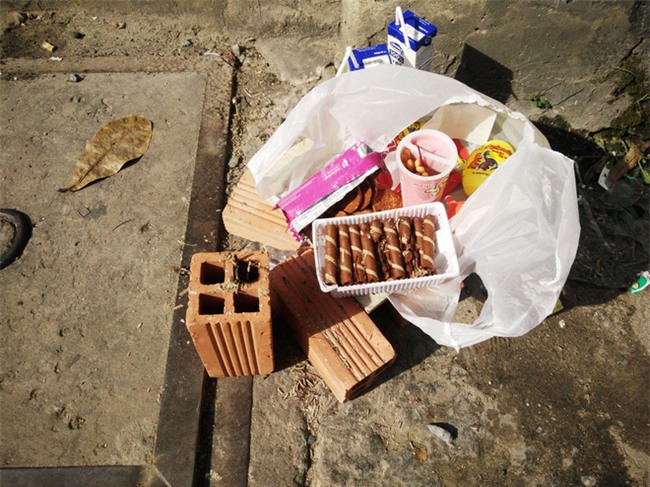 Vụ bé trai 6 tuổi bị bảo vệ tổ dân phố cắt cổ tử vong: Con ơi, con đâu rồi về với ngoại đi mà