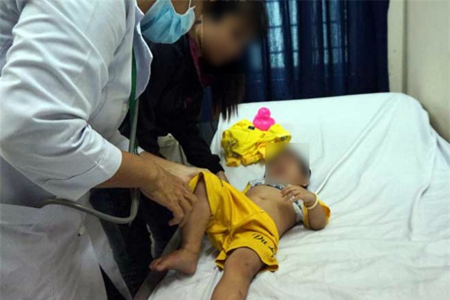 vu bao mau bao hanh tre:  nhieu tre bi anh huong tam ly, khoc thet khi di kham tong quat - 1