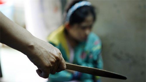 6 dau hieu de nhan biet nhat bao hieu tre co the dang bi bao hanh o truong - 2