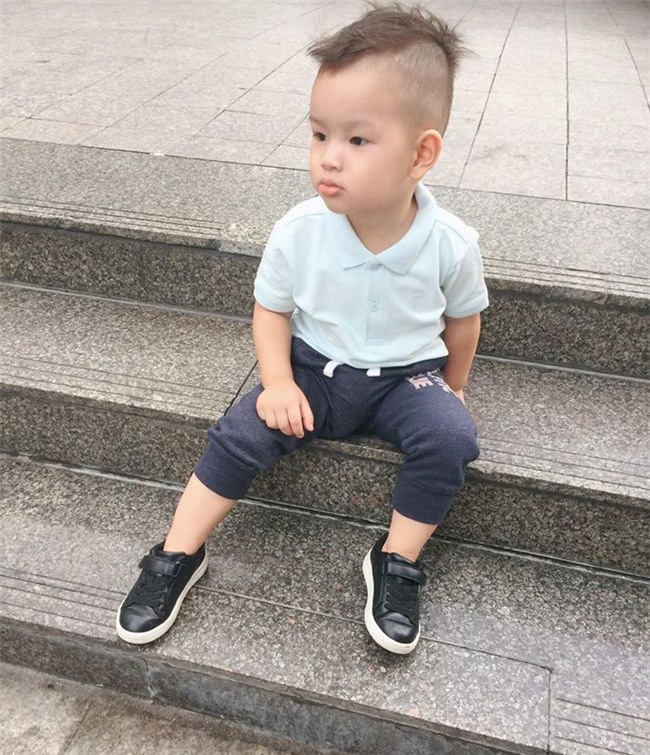 Dù chỉ hơn 2 tuổi nhưng Thu Thuỷ đã chăm chút gu thời trang rất bảnh bao cho con trai. - Tin sao Viet - Tin tuc sao Viet - Scandal sao Viet - Tin tuc cua Sao - Tin cua Sao