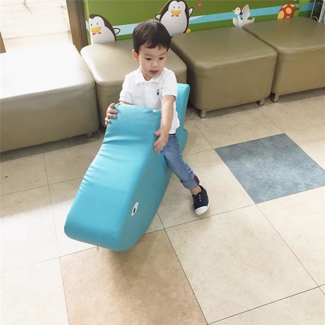 Những khoảnh khắc hiếm hoi về cậu quý tử đáng yêu của Thu Thủy và chồng đại gia - Tin sao Viet - Tin tuc sao Viet - Scandal sao Viet - Tin tuc cua Sao - Tin cua Sao