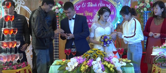 Cặp đôi được tặng nhiều vàng trong ngày cưới đến nỗi đủ mở cả tiệm trang sức - Ảnh 5.