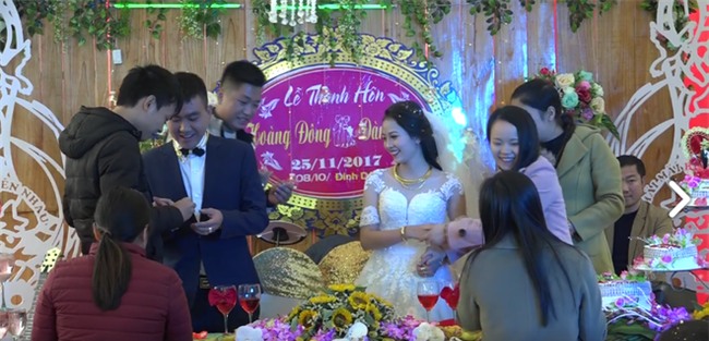 Cặp đôi được tặng nhiều vàng trong ngày cưới đến nỗi đủ mở cả tiệm trang sức - Ảnh 6.