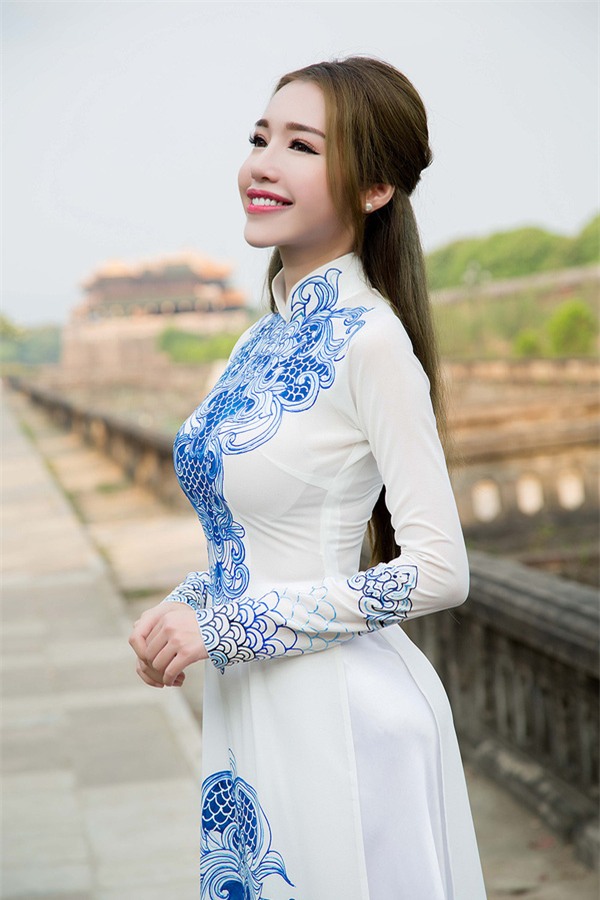 can gi do ho hang, elly tran mac the nay da dep hut hon hinh anh 3