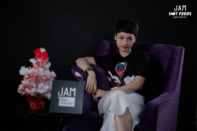 Clip Miu Lê đáp trả lùm xùm hát live tệ: Nhiều người quan niệm live thì phải hát thật to còn với tôi phải thật cảm xúc - Ảnh 2.