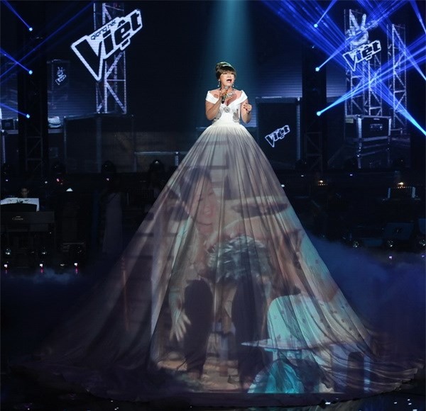 Những bộ váy phát sáng từng ghi dấu trong lịch sử thời trang-10