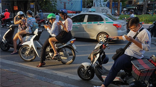 Nhìn lại 20 năm Internet thay đổi cuộc sống người Việt