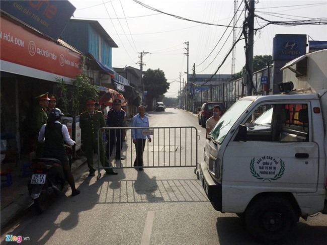 Bo doi truc vot qua bom sat chan cau Long Bien hinh anh 10