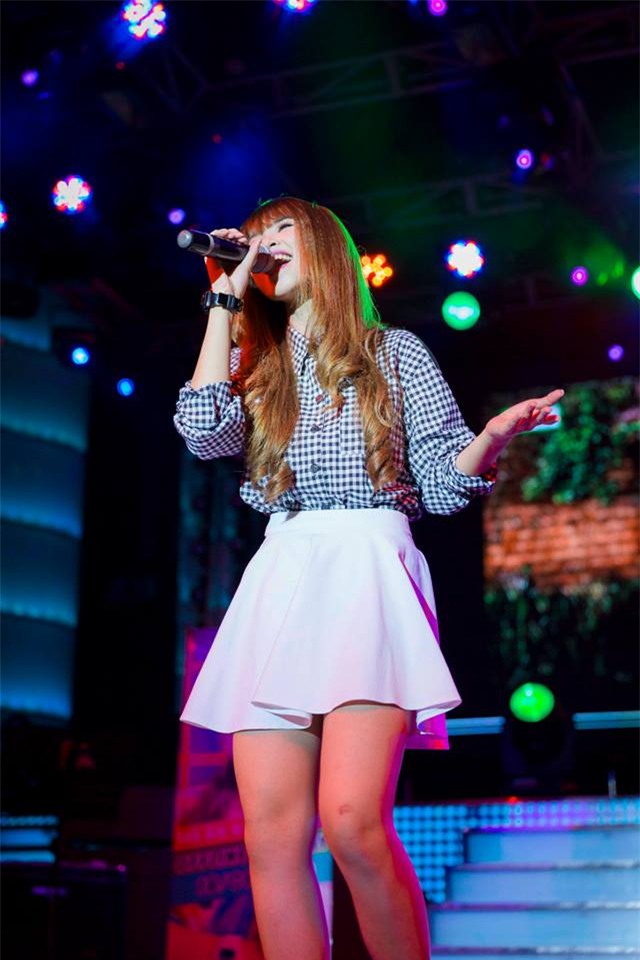 Cắt phăng mái tóc dài huyền thoại, Khởi My xuất hiện cute sau đám cưới lịch sử-9