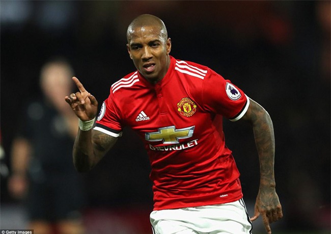 Đối mặt với 9 phút kinh hoàng, Man United được giải cứu bởi chân sút lần đầu đá chính - Ảnh 13.