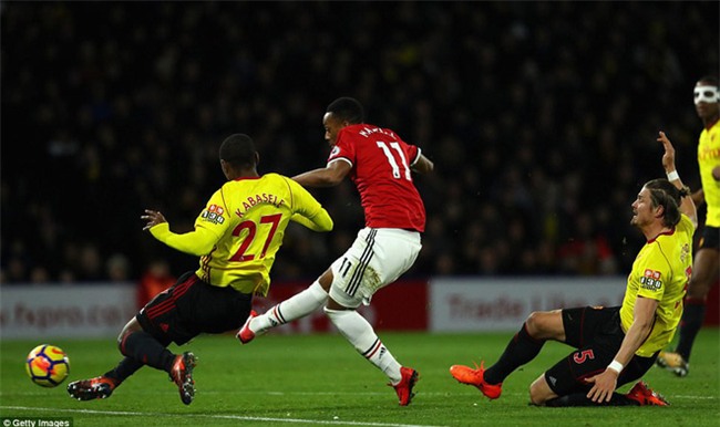 Đối mặt với 9 phút kinh hoàng, Man United được giải cứu bởi chân sút lần đầu đá chính - Ảnh 14.