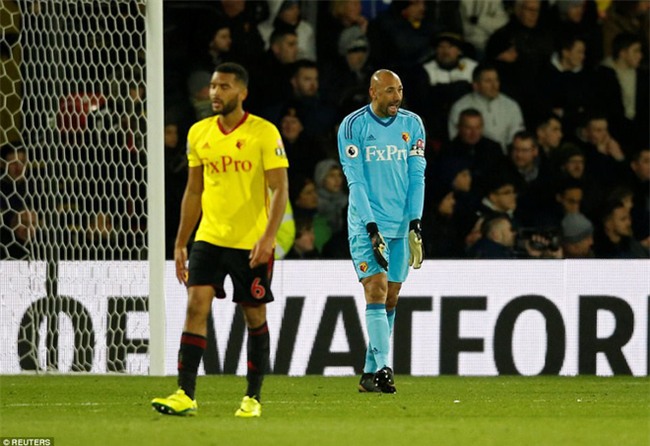 Đối mặt với 9 phút kinh hoàng, Man United được giải cứu bởi chân sút lần đầu đá chính - Ảnh 16.