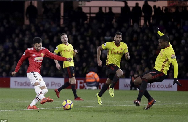 Đối mặt với 9 phút kinh hoàng, Man United được giải cứu bởi chân sút lần đầu đá chính - Ảnh 27.