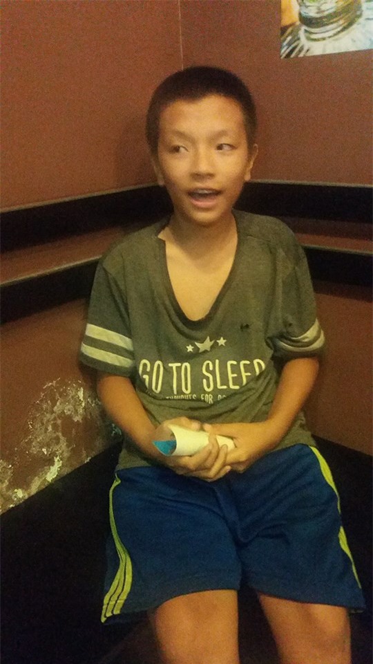 Bé trai 10 tuổi đoàn tụ gia đình sau 1 tháng đi lang thang ở Sài Gòn - Ảnh 1.