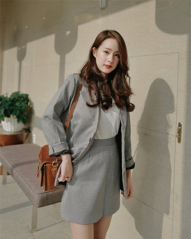 Các quý cô Châu Á đúng là chẳng ai kém ai về khoản kết hợp đồ mùa đông  - Ảnh 10.