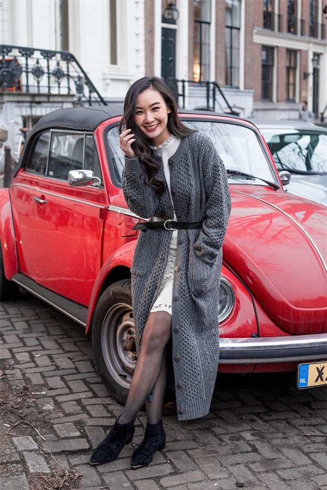 Các quý cô Châu Á đúng là chẳng ai kém ai về khoản kết hợp đồ mùa đông  - Ảnh 7.