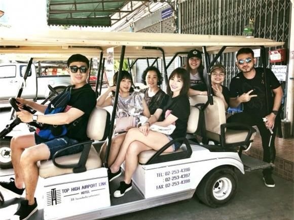 Vợ chồng Trấn Thành - Hari Won vui vẻ đi du lịch cùng gia đình. - Tin sao Viet - Tin tuc sao Viet - Scandal sao Viet - Tin tuc cua Sao - Tin cua Sao