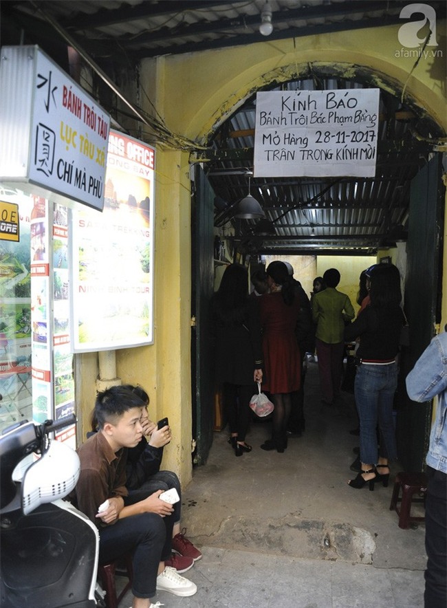 Bánh trôi tàu nhà bác Phạm Bằng mở lại: Đúng vị xưa và đã giảm ngọt hơn trước - Ảnh 2.