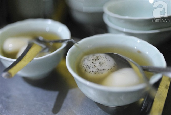 Bánh trôi tàu nhà bác Phạm Bằng mở lại: Đúng vị xưa và đã giảm ngọt hơn trước - Ảnh 14.
