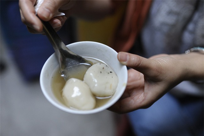 Bánh trôi tàu nhà bác Phạm Bằng mở lại: Đúng vị xưa và đã giảm ngọt hơn trước - Ảnh 18.