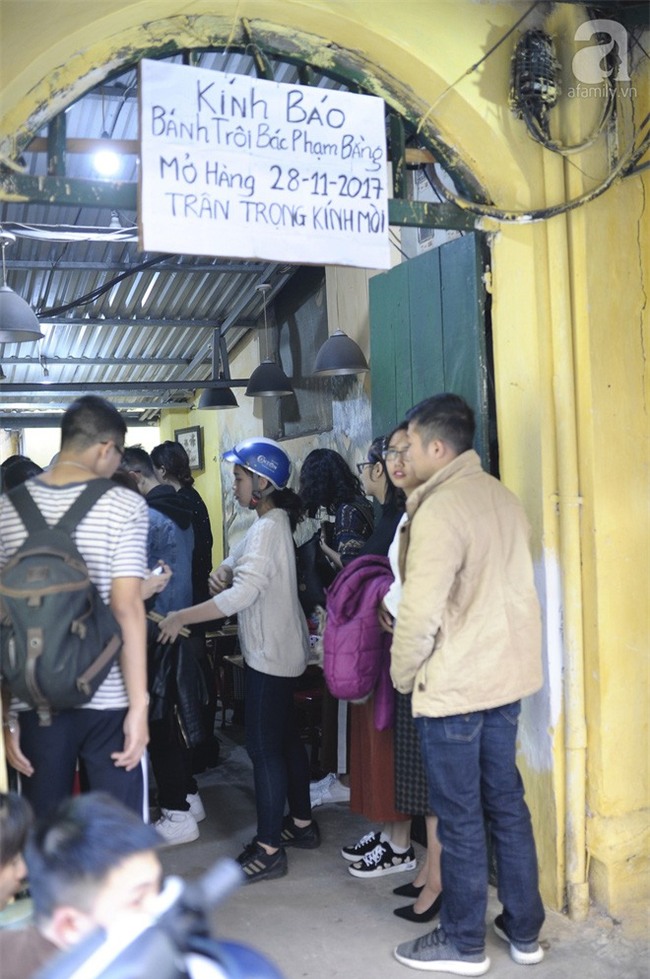 Bánh trôi tàu nhà bác Phạm Bằng mở lại: Đúng vị xưa và đã giảm ngọt hơn trước - Ảnh 3.