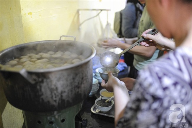 Bánh trôi tàu nhà bác Phạm Bằng mở lại: Đúng vị xưa và đã giảm ngọt hơn trước - Ảnh 8.