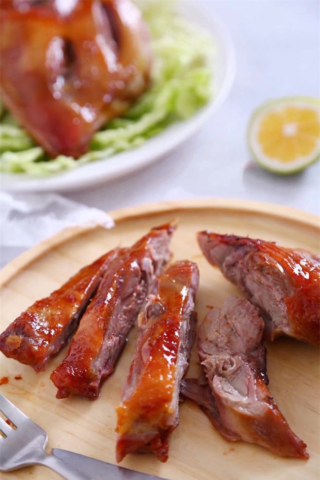 Cũng là vịt nướng thôi nhưng làm theo cách này vừa nhanh lại vừa ngon - Ảnh 4.