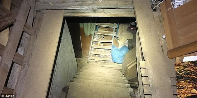 Người phụ nữ bị bắt cóc và hãm hiếp suốt 10 năm, không được tắm trong 1 năm, cuối cùng cũng được giải thoát - Ảnh 2.