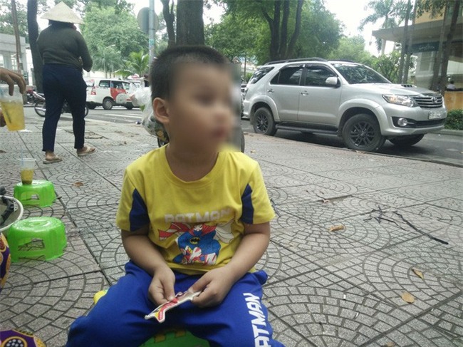 Mẹ của bé trai 5 tuổi bị bảo mẫu bạo hành ở Mầm Xanh: Cháu bị ám ảnh, liên tục khóc thét về đêm - Ảnh 2.