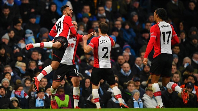 Sterling ghi ban phut 90+6, Man City lap ky luc Premier League hinh anh 12