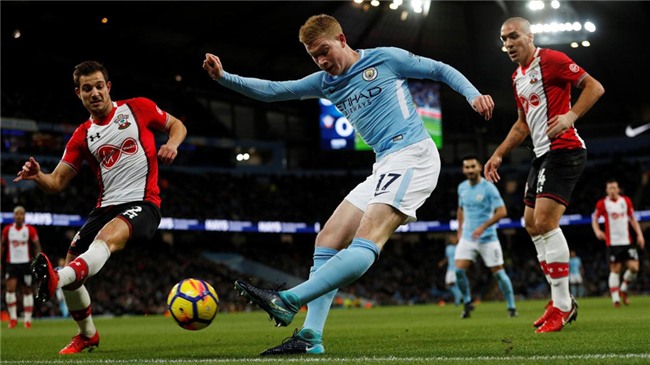 Sterling ghi ban phut 90+6, Man City lap ky luc Premier League hinh anh 3