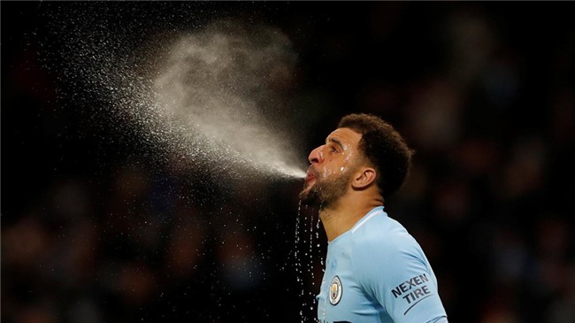 Sterling ghi ban phut 90+6, Man City lap ky luc Premier League hinh anh 8