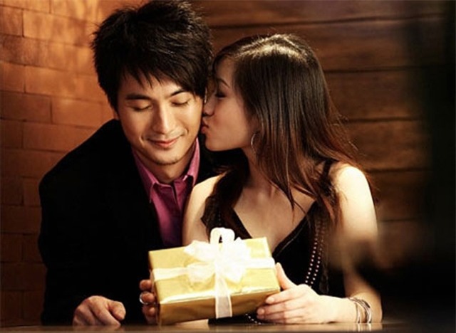 ban gai quy dinh yeu 1 thang moi nam tay nhung vua "da" toi, em da om hon nguoi khac - 3