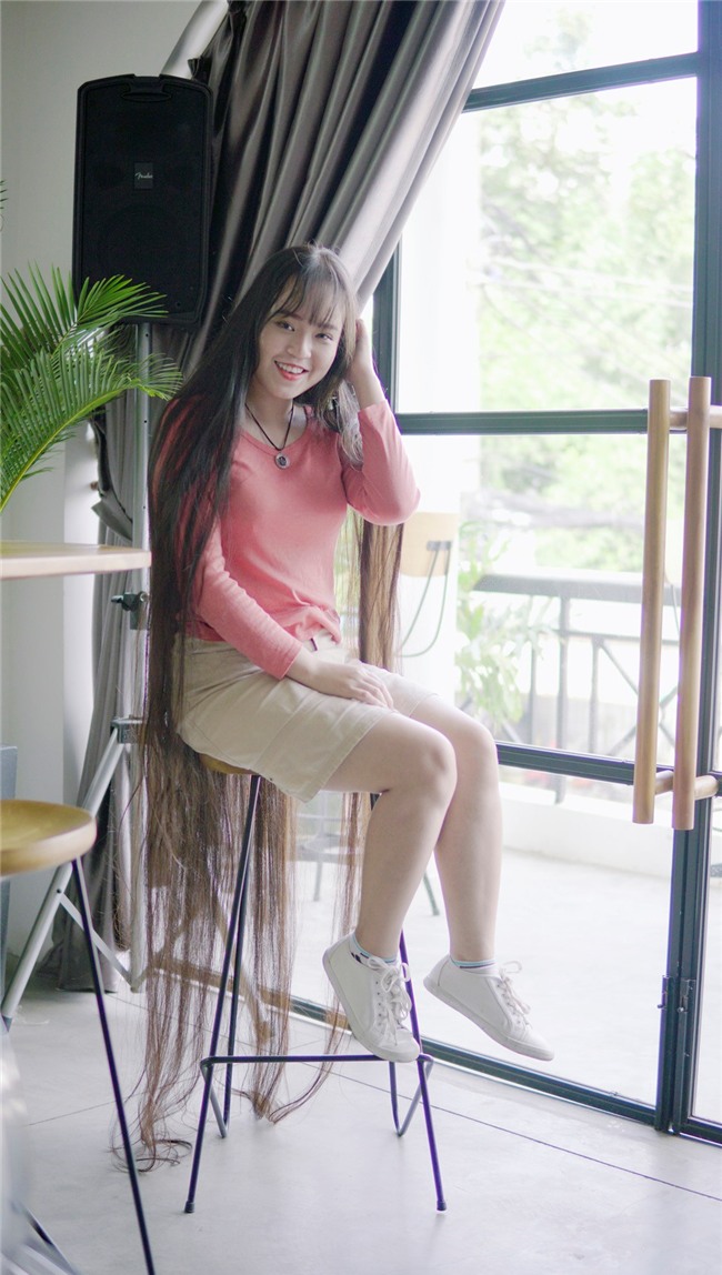 9X Sai Gon kiem chuc trieu moi thang nho co mai toc dai 2 m hinh anh 3